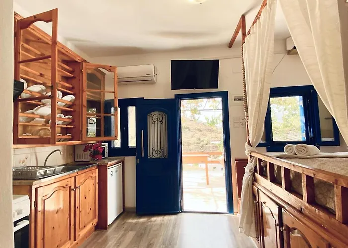 Views - Semesterbostad Emborios